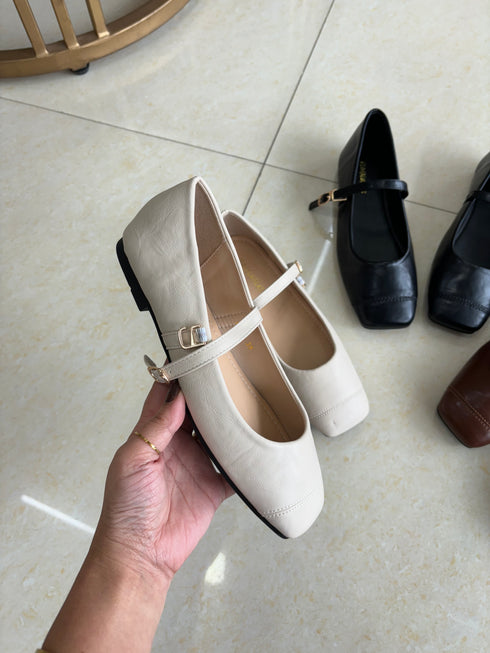 Women Square-Toe Plain Leather Shoe